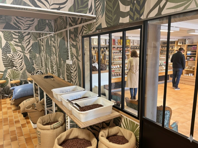 Intérieur de la boutique de chocolat du Domaine du Moulin Rouge